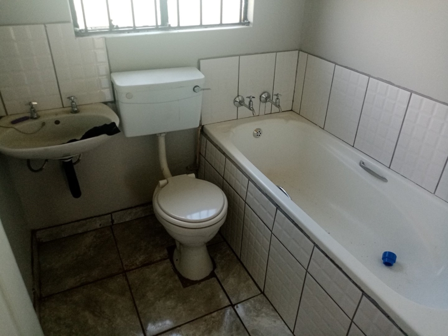 2 Bedroom Property for Sale in Molifi Tau Kloof Free State